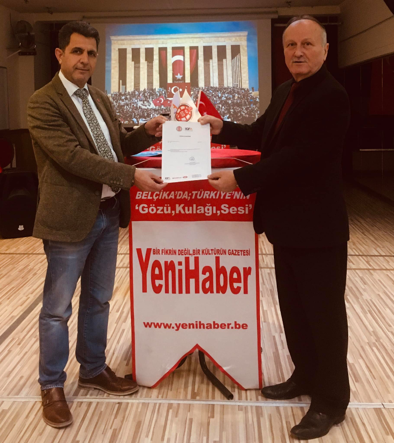 Yusuf Cınal'ın Yeni kitabi ve Yasin Halaç'ın yeni karikatürleri sergilendi.