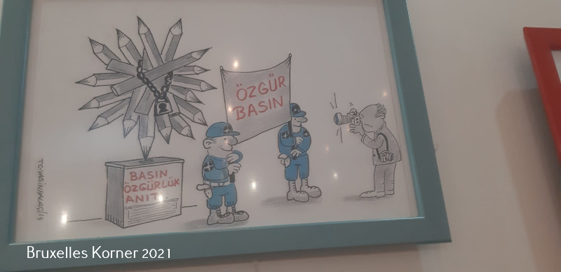 Yusuf Cınal'ın Yeni kitabi ve Yasin Halaç'ın yeni karikatürleri sergilendi.