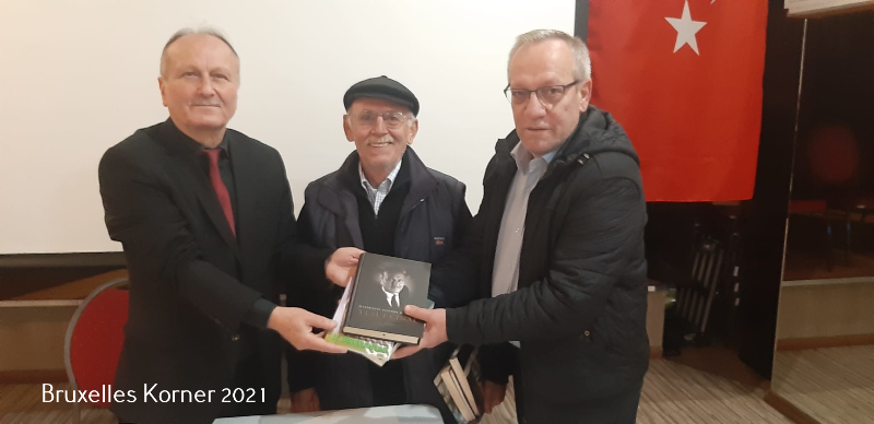 Yusuf Cınal'ın Yeni kitabi ve Yasin Halaç'ın yeni karikatürleri sergilendi.