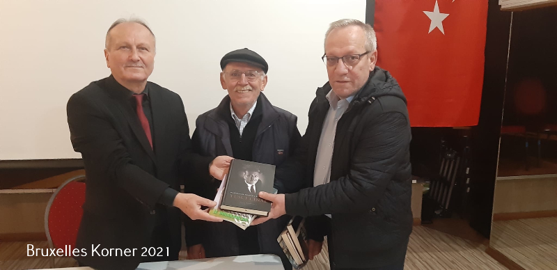 Yusuf Cınal'ın Yeni kitabi ve Yasin Halaç'ın yeni karikatürleri sergilendi.