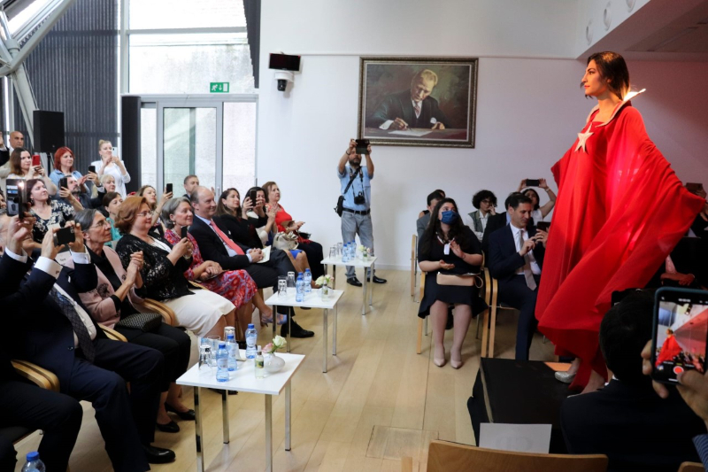 TÜRKİYE VE BELÇİKA'NIN BİRLİKTE YAŞAMA KÜLTÜRÜNÜ YANSITAN MOTİFLERDEN OLUŞAN GELENEKSEL KIYAFETLER DEFİLESİNE İLİŞKİN BASIN NOTU