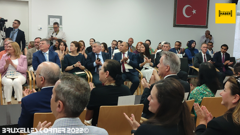 TÜRKİYE VE BELÇİKA'NIN BİRLİKTE YAŞAMA KÜLTÜRÜNÜ YANSITAN MOTİFLERDEN OLUŞAN GELENEKSEL KIYAFETLER DEFİLESİNE İLİŞKİN BASIN NOTU