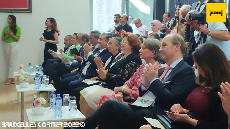 TÜRKİYE VE BELÇİKA'NIN BİRLİKTE YAŞAMA KÜLTÜRÜNÜ YANSITAN MOTİFLERDEN OLUŞAN GELENEKSEL KIYAFETLER DEFİLESİNE İLİŞKİN BASIN NOTU