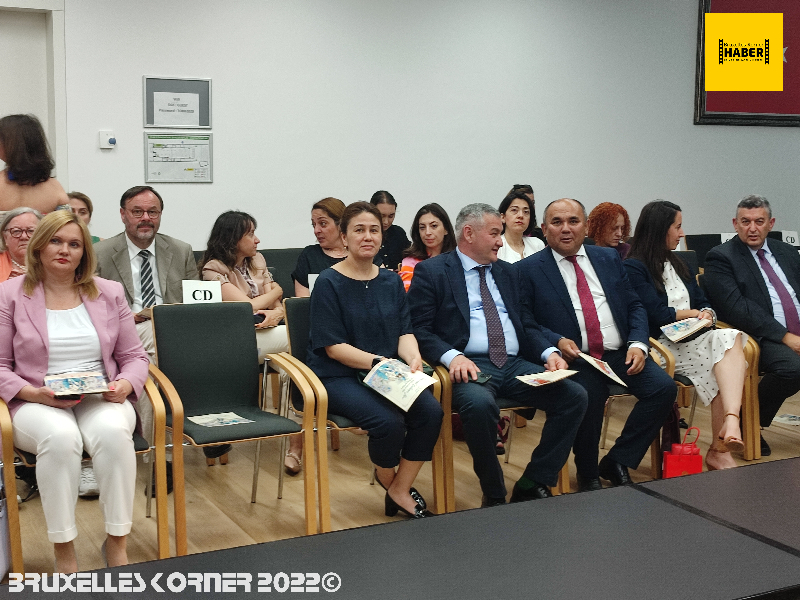 TÜRKİYE VE BELÇİKA'NIN BİRLİKTE YAŞAMA KÜLTÜRÜNÜ YANSITAN MOTİFLERDEN OLUŞAN GELENEKSEL KIYAFETLER DEFİLESİNE İLİŞKİN BASIN NOTU