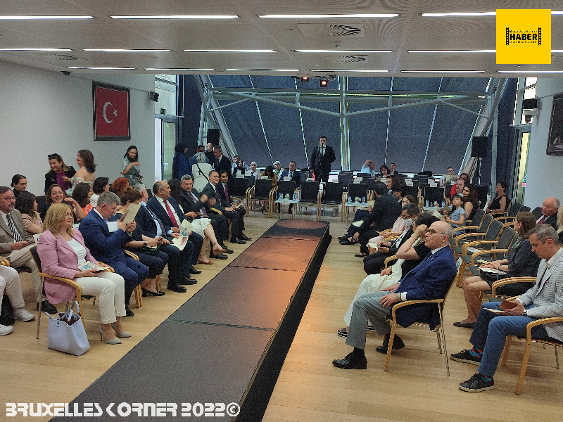 TÜRKİYE VE BELÇİKA'NIN BİRLİKTE YAŞAMA KÜLTÜRÜNÜ YANSITAN MOTİFLERDEN OLUŞAN GELENEKSEL KIYAFETLER DEFİLESİNE İLİŞKİN BASIN NOTU