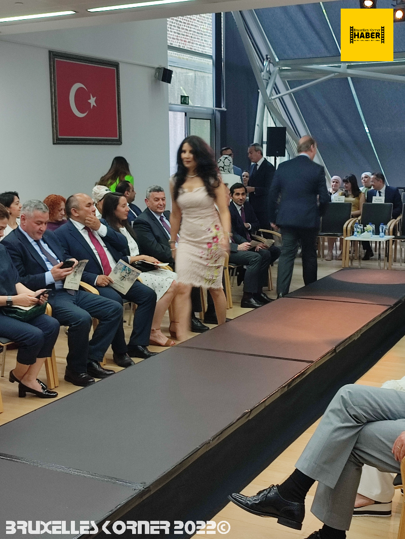 TÜRKİYE VE BELÇİKA'NIN BİRLİKTE YAŞAMA KÜLTÜRÜNÜ YANSITAN MOTİFLERDEN OLUŞAN GELENEKSEL KIYAFETLER DEFİLESİNE İLİŞKİN BASIN NOTU