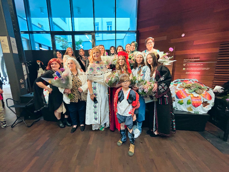 TÜRK KADINLARI İŞ BAŞINDA: DÜNYA MODA EVİNDE BİR İLK!