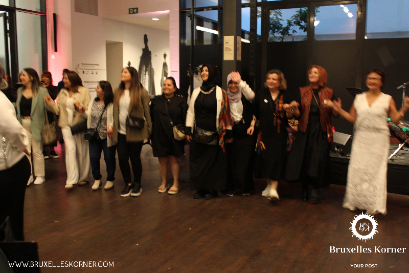 TÜRK KADINLARI İŞ BAŞINDA: DÜNYA MODA EVİNDE BİR İLK!