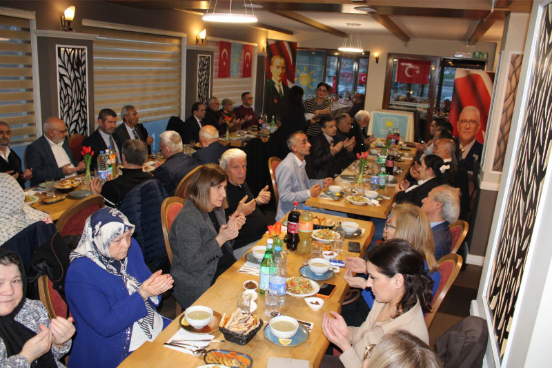 IYI PARTI IFTAR