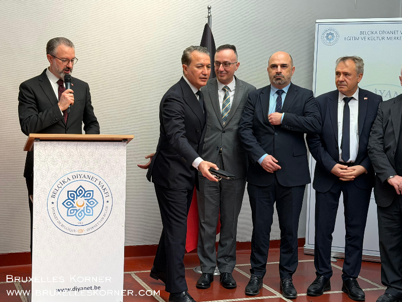 Brüksel’de Bayram Buluşması Belçika Diyanet Vakfı’nın geleneksel bayramlaşma töreni geniş katılımla gerçekleşti