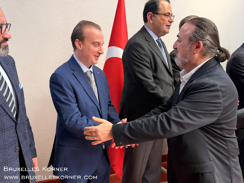 Brüksel’de Bayram Buluşması Belçika Diyanet Vakfı’nın geleneksel bayramlaşma töreni geniş katılımla gerçekleşti