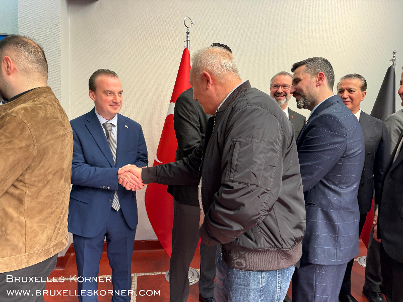 Brüksel’de Bayram Buluşması Belçika Diyanet Vakfı’nın geleneksel bayramlaşma töreni geniş katılımla gerçekleşti