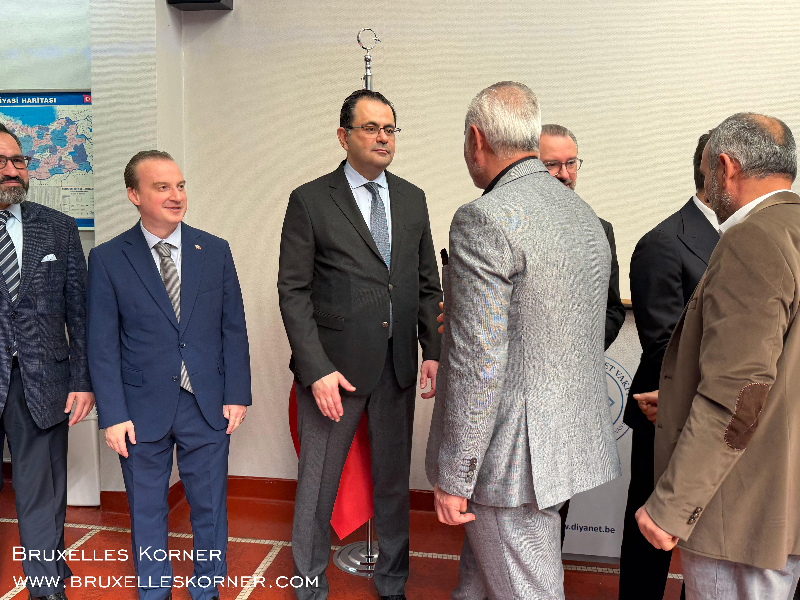 Brüksel’de Bayram Buluşması Belçika Diyanet Vakfı’nın geleneksel bayramlaşma töreni geniş katılımla gerçekleşti