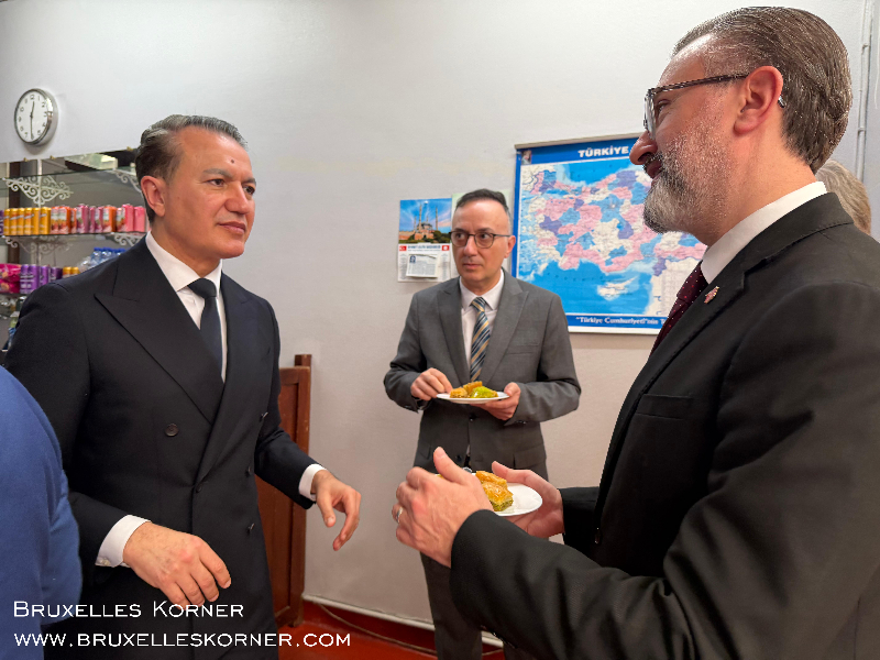 Brüksel’de Bayram Buluşması Belçika Diyanet Vakfı’nın geleneksel bayramlaşma töreni geniş katılımla gerçekleşti