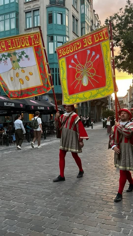 Brüksel Ommegang'ı: Kafelerin ve Brasserielerin Ardındaki Belçika'nın En Eski Geleneklerinden Birinin Hikâyesi