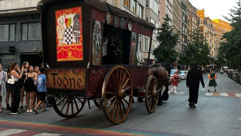 Brüksel Ommegang'ı: Kafelerin ve Brasserielerin Ardındaki Belçika'nın En Eski Geleneklerinden Birinin Hikâyesi