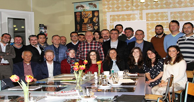 Amsterdam Biyografi Okumalarında Arif Nihat Asya anlatıldı