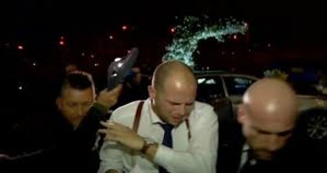 Vize ayaklanması: Charleroi’da protestocular Francken’a ayakkabı fırlattılar