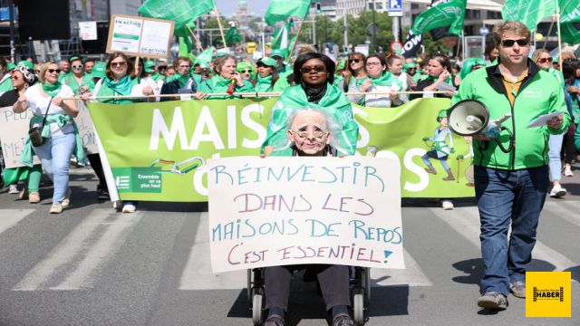 Brüksel'de kültür ve sağlık sektörü çalışanlarından protesto