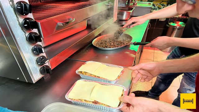 Hollanda'da 2022'nin en çok sipariş edilen yemeği Türklerin "kapsalon" döneri oldu