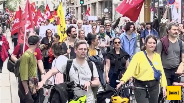 Fransa'da halk, ülkede aşırı sağın yükselişini protesto etti