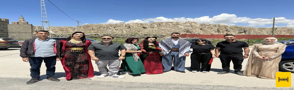 Van : Un mariage en habits traditionnels kurdes célèbre l’identité et la culture locale