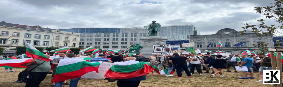Brüksel’de Bulgar göstericiler, “EU IS FUNDING THE MAFIA IN BULGARIA WITH TAXPAYER MONEY!”