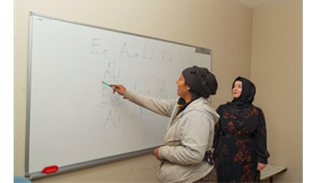 “Emojilerle konuşuyorduk, şimdi okuma yazma öğreniyoruz”