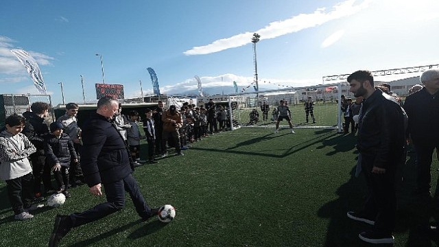 Büyükakın ’Her gün yeni bir eserle kentimizi güzelleştiriyoruz’