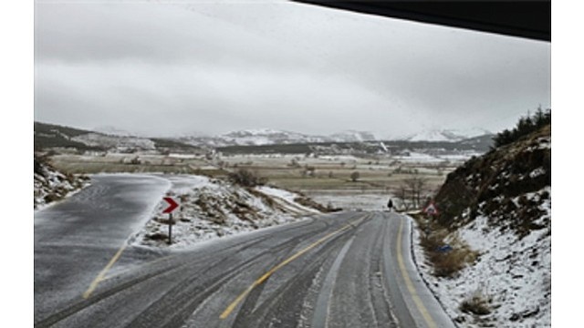Yağışlı haftada kar ve buzlanmalara karşı çalışmalar sürüyor