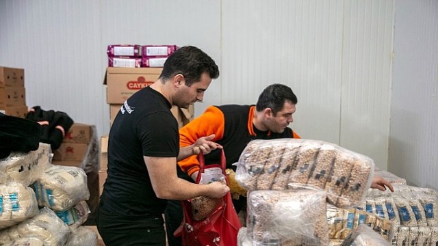 Güzelbahçe 350 Aileye 3 Milyonluk Ramazan Desteği