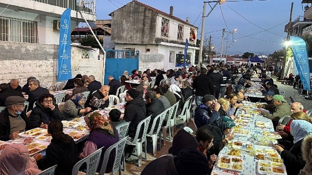 Başkan Çerçioğlu her gün binlerce vatandaşı iftar sofralarında buluşturmaya devam ediyor