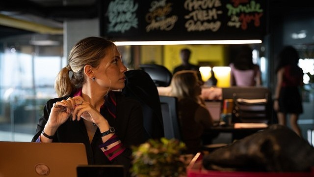 Netflix, Başrollerini Eda Ece ve Kaan Yıldırım’ın Paylaştığı ’Sonunda Sen’ Filminin Fragmanını Yayınladı