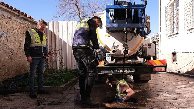 ASAT’tan Kaleiçi’nde kanalizasyon hattı temizliği