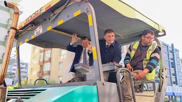 Buca’da asfalt seferberliği: Başkan Tugay ve Başkan Duman sahada!