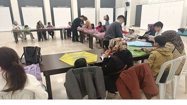 Anneler Günü’ne özel uçurtmalarını hazırladılar