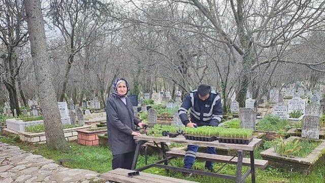 Büyükşehir’in mezarlıklarda bayram hazırlığı sürüyor