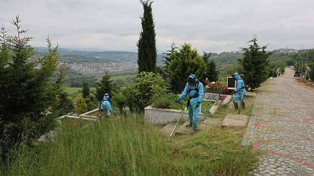 Kocaeli’de şehitlik ve mezarlıklar bayrama hazır
