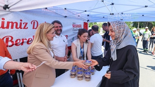Bakırköy Belediyesi’nden Binlerce Kişiye Aşure İkramı