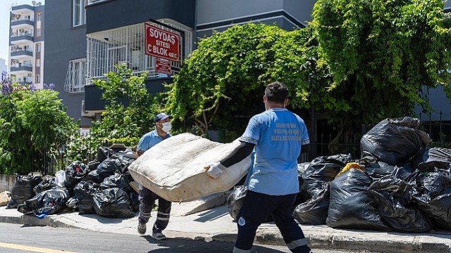 Çöp evden 5 kamyon atık çıkarıldı