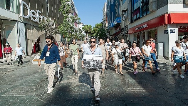 'Atatürk’ün Adımlarıyla Karşıyaka’ rotasında turlar başladı