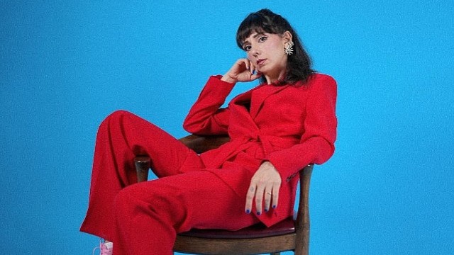 Aslı Demirer 2 yıl aradan sonra yeni single’ı ’Durur Bütün Dünya’ ile geri dönüyor