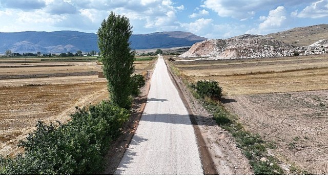 Büyükşehir Belediyesi’nin kırsalda yol çalışmaları sürüyor