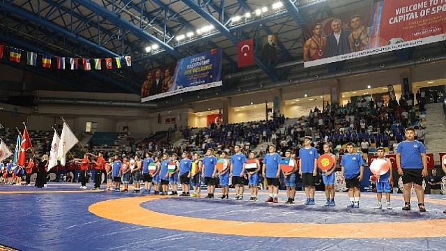 Uluslararası Güreş Turnuvası’na Türk sporcular damga vurdu