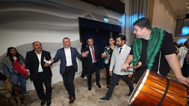 Başkan Büyükakın, Vanlıların halayına katıldı: “Biz birlikte Türkiye’yiz”
