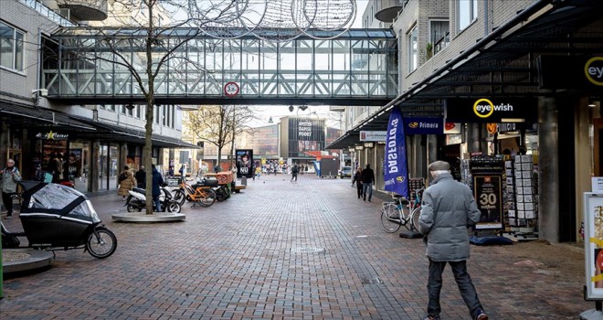 Hollanda'da Kovid-19 nedeniyle uygulanan sokağa çıkma kısıtlaması 15 Mart'a kadar uzatıldı