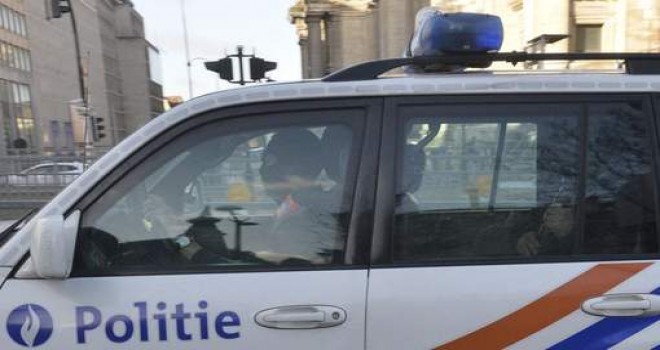 Etterbeek’te keskin nişancı polislerin düzenlediği büyük operasyon şu anda hala devam ediyor