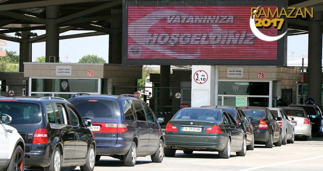 Sınır kapılarında bayram hareketliliği