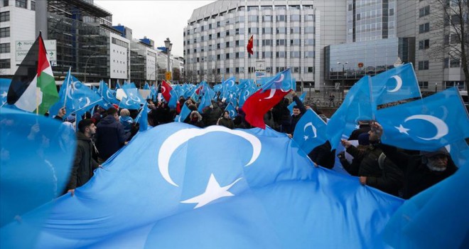 Çin'in Uygurlara yönelik baskı politikaları Berlin'de protesto edildi