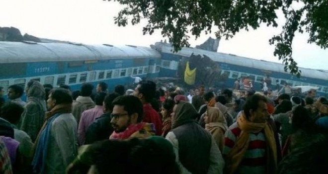 Hindistan'da feci tren kazası: 90 ölü, 150 yaralı